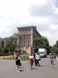 Columbian yliopiston Pulitzer Hall, jossa tutkivan journalismin kesäkurssin luennot pidetään.