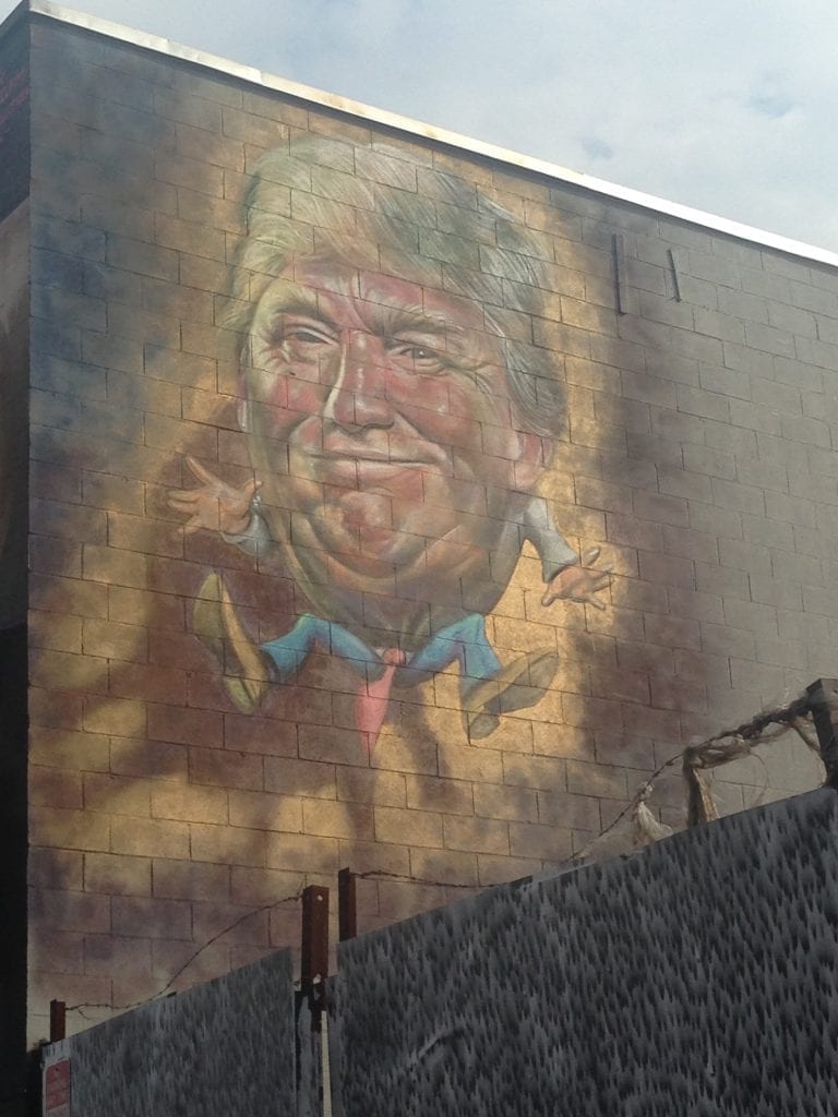 Republikaanien ehdokasta Donald Trumpia on usein verrattu ilmapalloon, joka poksahtaa. Tämä graffiti löytyi hipsterimaineesta nauttivassa Brooklynissä. 