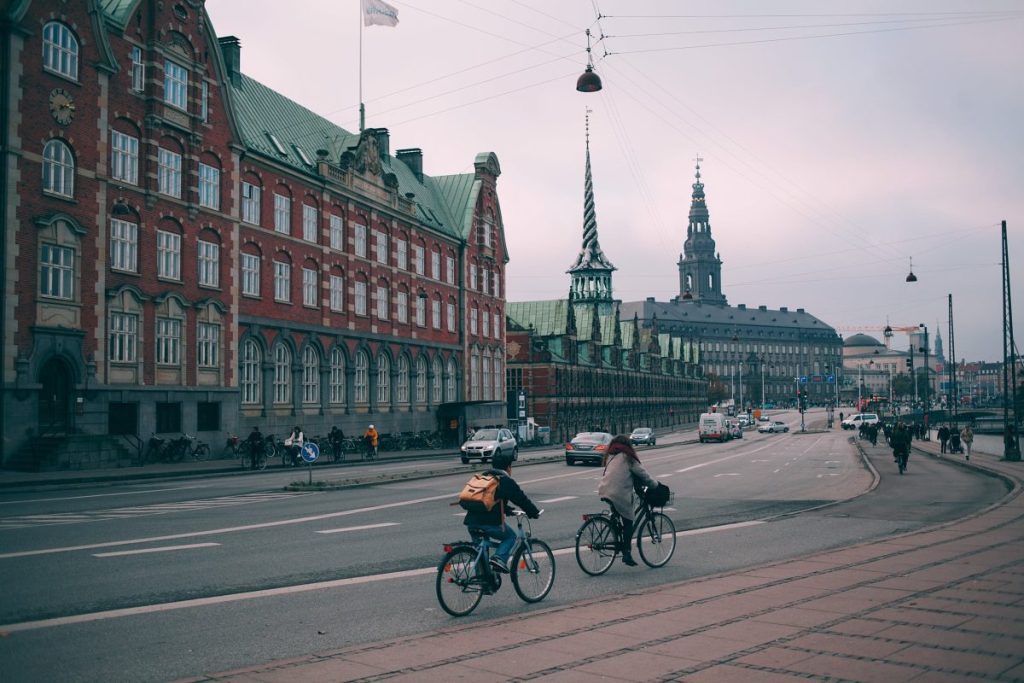 Miten muodostaa vakaa poliittinen järjestelmä vähemmistöhallitusten varaan? Tanska näyttää esimerkkiä