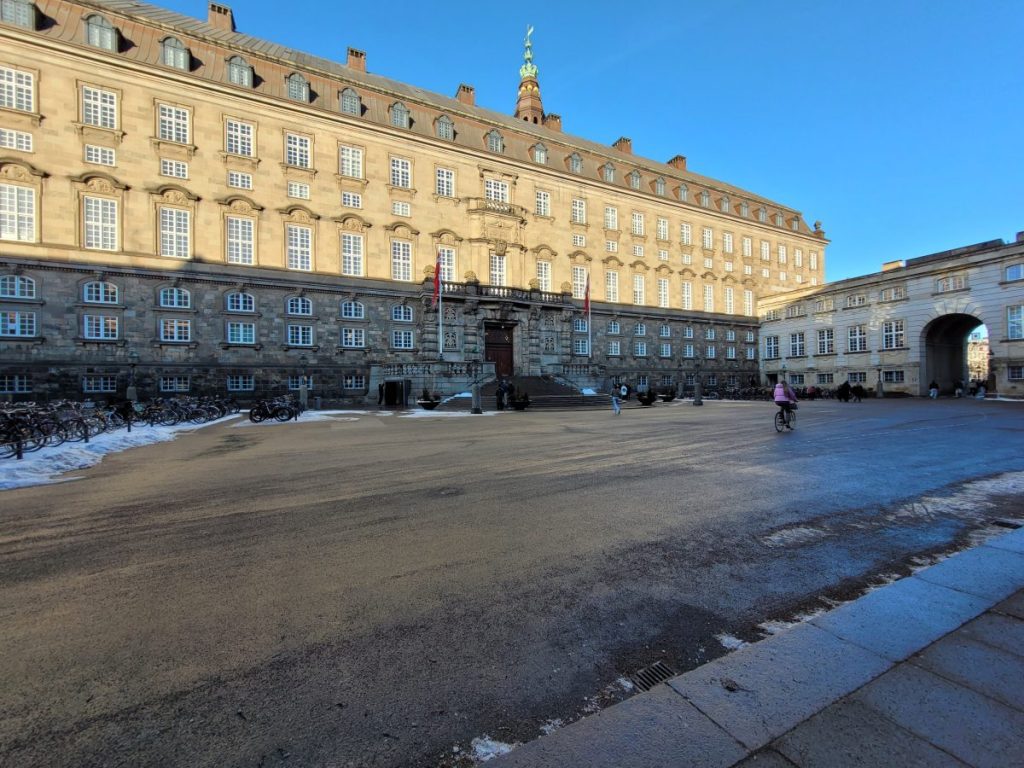 Miten tanskalainen maahanmuuttokeskustelu eroaa suomalaisesta?